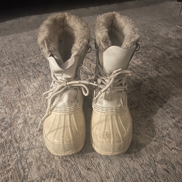 Sorel Caribou White Winter Boots - Picture 1 of 3